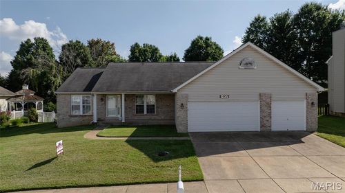 1907 Meadow Trails Dr, Florissant, MO, 63031-1063 | Card Image