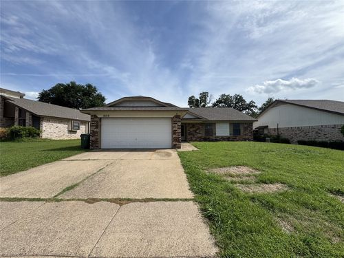 2122 Rainwood Court, Arlington, TX, 76017 | Card Image