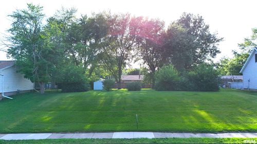 225 Maple Park Dr, Pekin, IL, 61554-2527 | Card Image