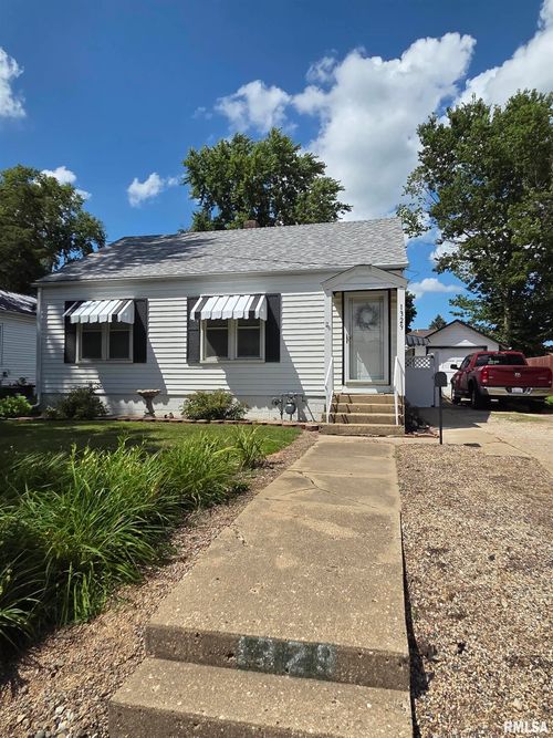 1329 W Main St, Galesburg, IL, 61401-3315 | Card Image