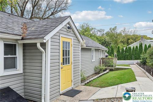 3203 Washington St, BETHLEHEM, PA, 18020-5628 | Card Image