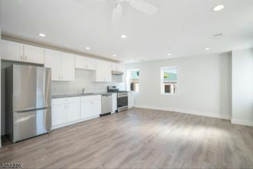 726 Bloomfield Ave, Verona, NJ, 07044-1641 | Card Image