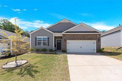 154 Old Home Rd, Statesville, NC, 28677-8748 | Card Image