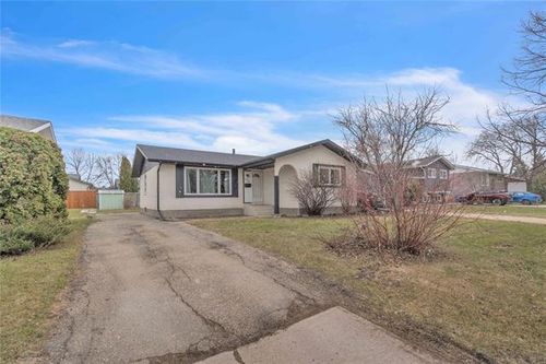 130 Reay Cres, Winnipeg, MB, R2K3R1 | Card Image