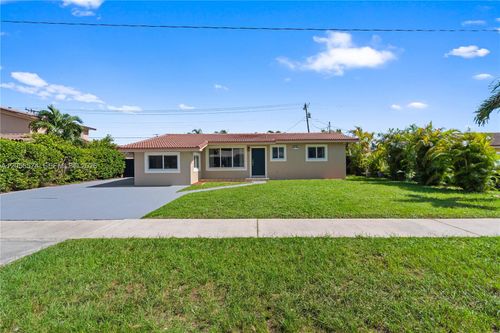 661 W 50th Pl, Hialeah, FL, 33012-3614 | Card Image