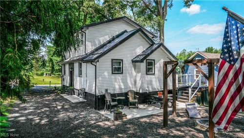 592 Braceville Robinson Road Nw, Newton Falls, OH, 44444 | Card Image