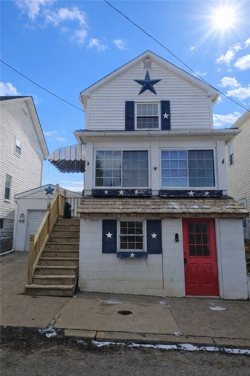 539 Walnut St, Vandergrift, PA, 15690-3403 | Card Image