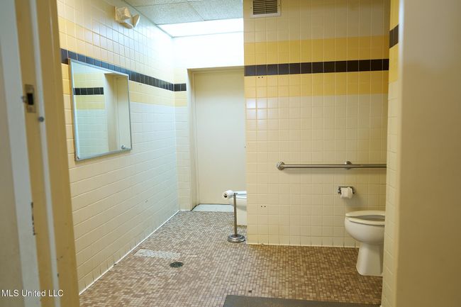Bathroom 6d | Image 26