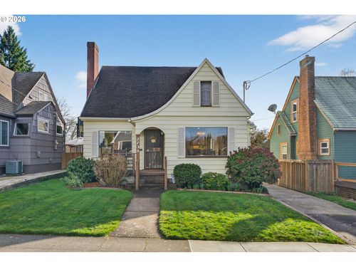 2704 Se Harrison St, Portland, OR, 97214-5544 | Card Image