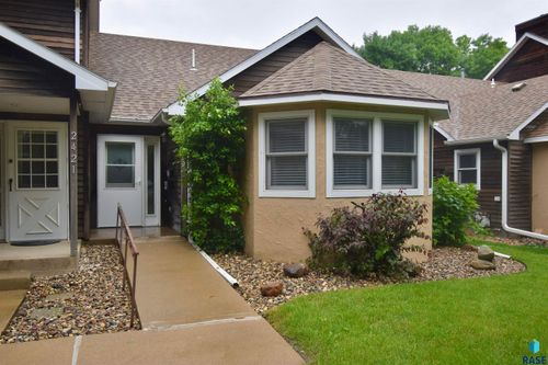 2419 S Center Ave, Sioux Falls, SD, 57105-3815 | Card Image