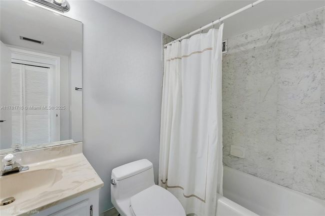 APT-1407C - 1420 Brickell Bay Dr, Condo with 2 bedrooms, 2 bathrooms and null parking in Miami FL | Image 17