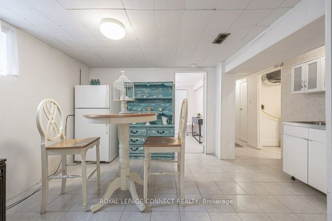 2 Ailsa Craig Crt, House attached with 7 bedrooms, 2 bathrooms and 5 parking in North York ON | Image 27