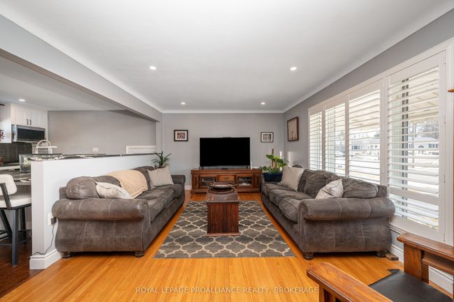 70 Briscoe St, House other with 4 bedrooms, 2 bathrooms and 4 parking in Amherstview ON | Image 6