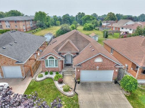 7926 Foxe Dr, Niagara Falls, ON, L2H3C7 | Card Image