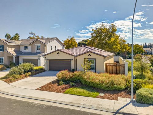411 Fallen Leaf St, West Sacramento, CA, 95605-2079 | Card Image