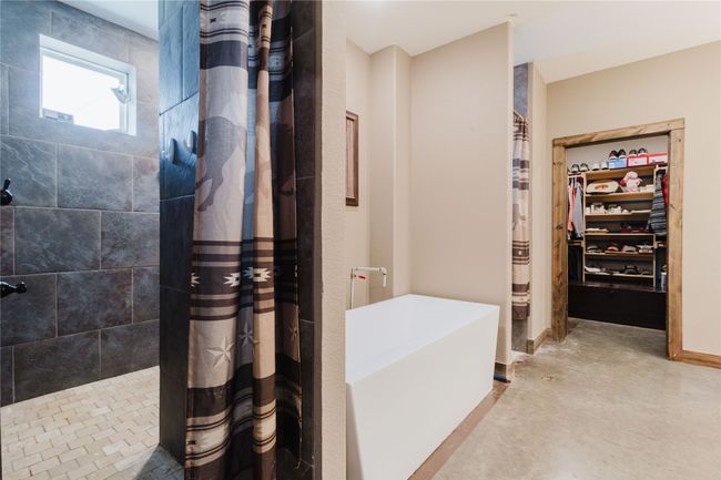 161 Hcr 1150, House other with 3 bedrooms, 3 bathrooms and null parking in Blum TX | Image 18