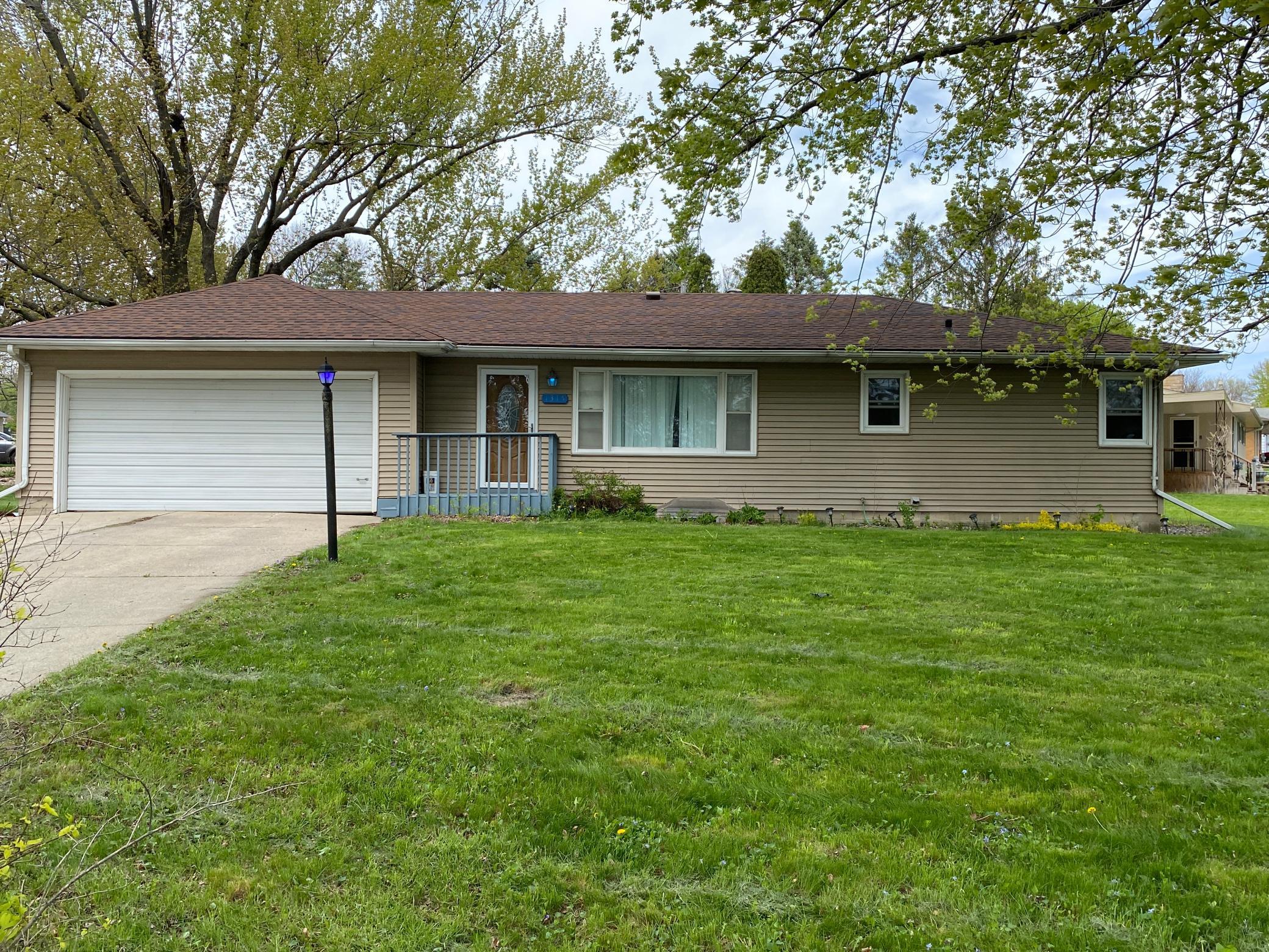 Fairlane Ter, Albert Lea, MN 56007
