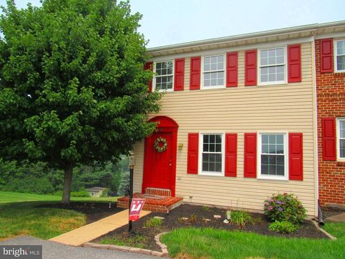 2685 Woodmont Dr, YORK, PA, 17404-8450 | Card Image