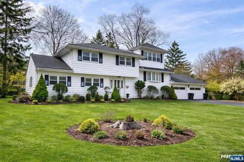 71 Stewart St, Demarest, NJ, 07627-1407 | Card Image
