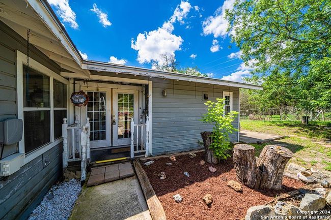 3420 Junction Hwy, House other with 2 bedrooms, 2 bathrooms and null parking in ingram TX | Image 32