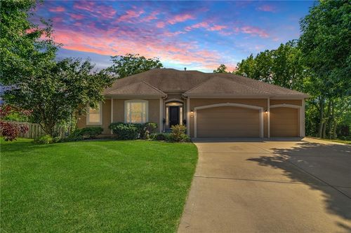 8752 N Saint Clair Avenue, Kansas City, MO, 64154 | Card Image
