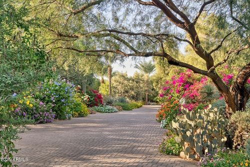 5747 E Mockingbird Ln, Paradise Valley, AZ, 85253-2221 | Card Image