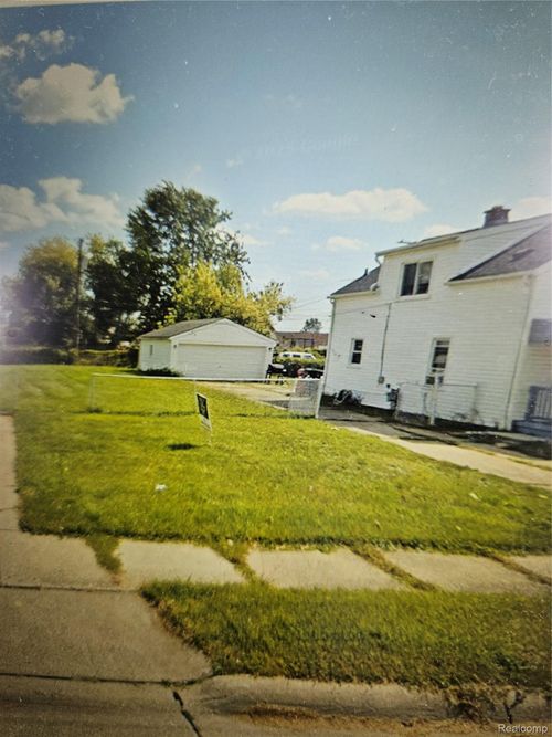 000 Pinehurst St, Roseville, MI, 48066 | Card Image