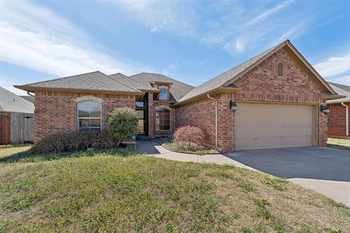 2112 Se 9th St, Moore, OK, 73160-8723 | Card Image