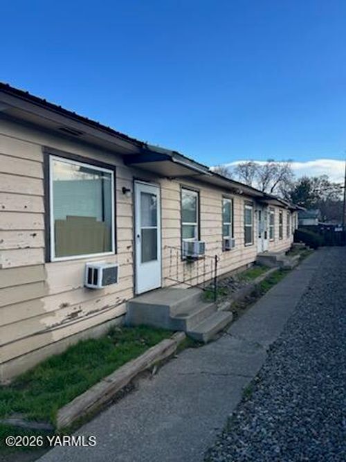 705 N 1st St, Yakima, WA, 98901-5903 | Card Image