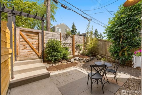 9121 23rd Ave Ne, Seattle, WA, 98115-3368 | Card Image