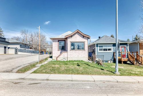 112 30 Avenue Ne, Calgary, AB, T2E2C8 | Card Image