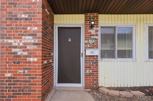 8795 Sieloff Dr, Hazelwood, MO, 63042-2209 | Card Image