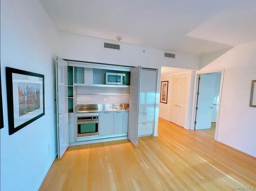 apt-17d-18 W 48th St, New York, NY, 10036-1810 | Card Image