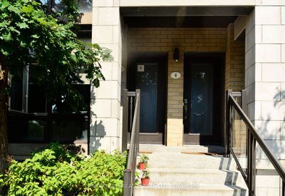 3 - 11 Eldora Ave, Condo with 2 bedrooms, 1 bathrooms and 1 parking in North York ON | Image 1