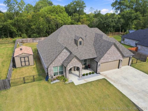205 N Phillips St, Skiatook, OK, 74070-3713 | Card Image