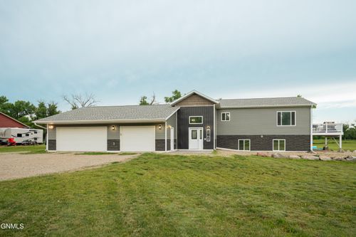 5706 Olive Tree Dr, Bismarck, ND, 58503-9325 | Card Image