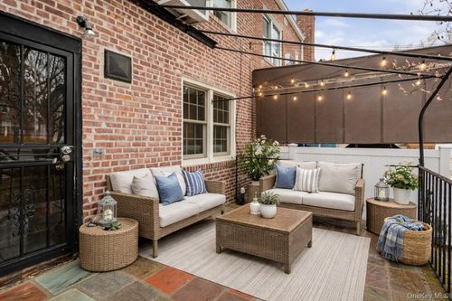 75-23 168th St, Fresh Meadows, NY, 11366-1331 | Card Image