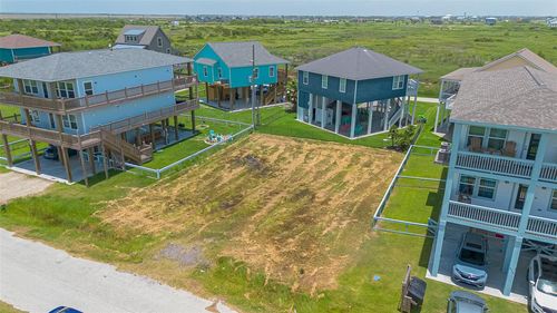 920 Melody Ln, Crystal Beach, TX, 77650 | Card Image