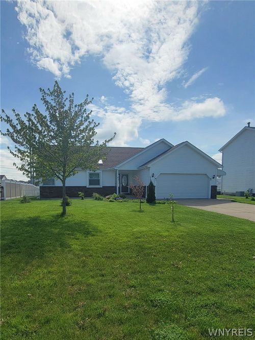 6945 Walmore Rd, Niagara Falls, NY, 14304-3046 | Card Image