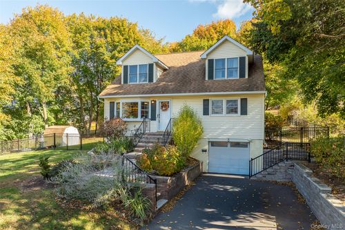 3 Warwick Gardens Dr, Warwick, NY, 10990-1808 | Card Image