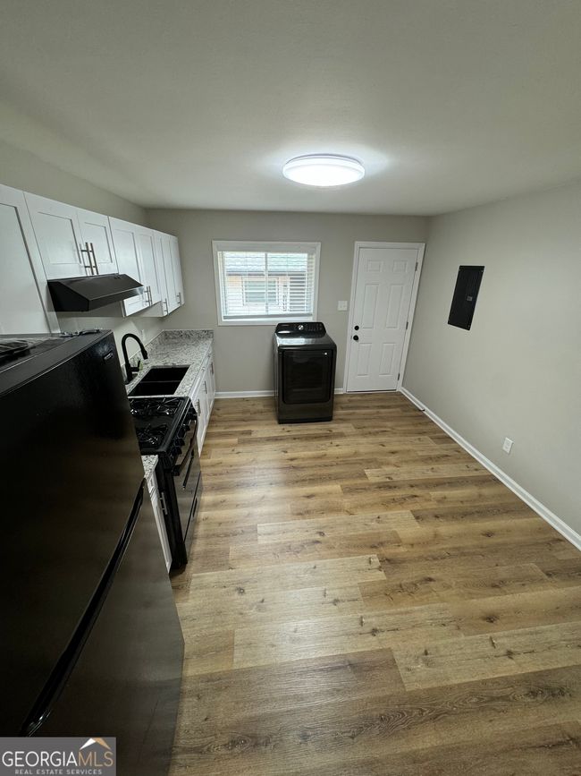 2831 Palm Dr, Home with 2 bedrooms, 1 bathrooms and 3 parking in Atlanta GA | Image 4