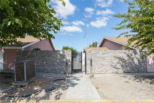 11211 La Habra, Adelanto, CA, 92301 | Card Image