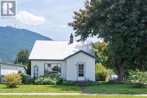 616 Vernon Ave, Revelstoke, BC, V0E2S1 | Card Image