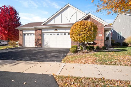 1176 Heathrow Ln, Aurora, IL, 60502-6812 | Card Image