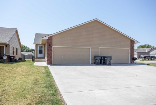 1054 E Karla Ave, Haysville, KS, 67060 | Card Image