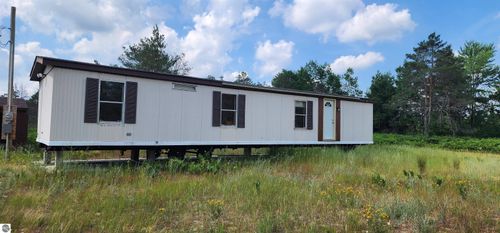 7475 N 31 Rd, Manton, MI, 49663-9526 | Card Image