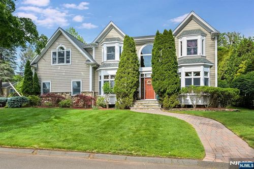 111 Magnolia Ave, Cresskill, NJ, 07626-2035 | Card Image