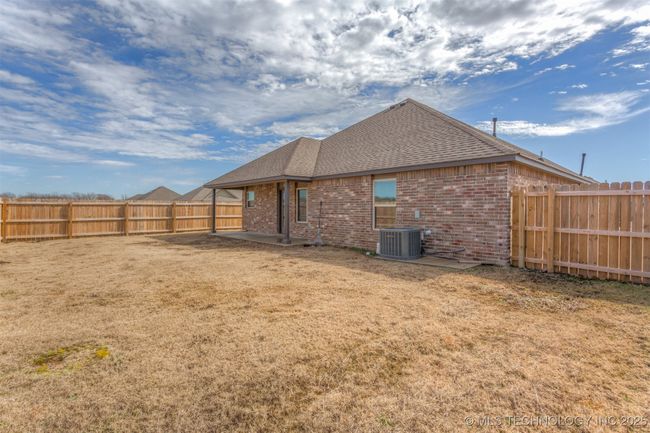 27623 109 Th St, House other with 3 bedrooms, 2 bathrooms and null parking in Coweta OK | Image 42