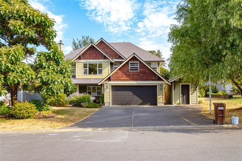1092 Lucille Dr, Central Saanich, BC, V8M1C8 | Card Image