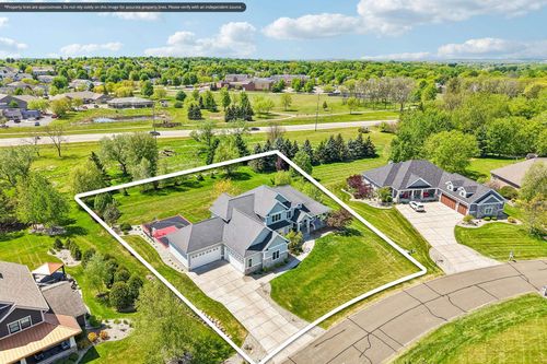 6438 Irving Dr, Sun Prairie, WI, 53590-8812 | Card Image